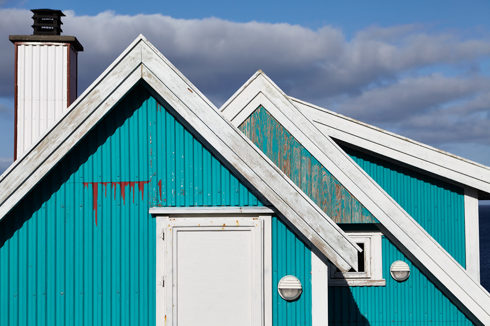 Blue house at AEduvik