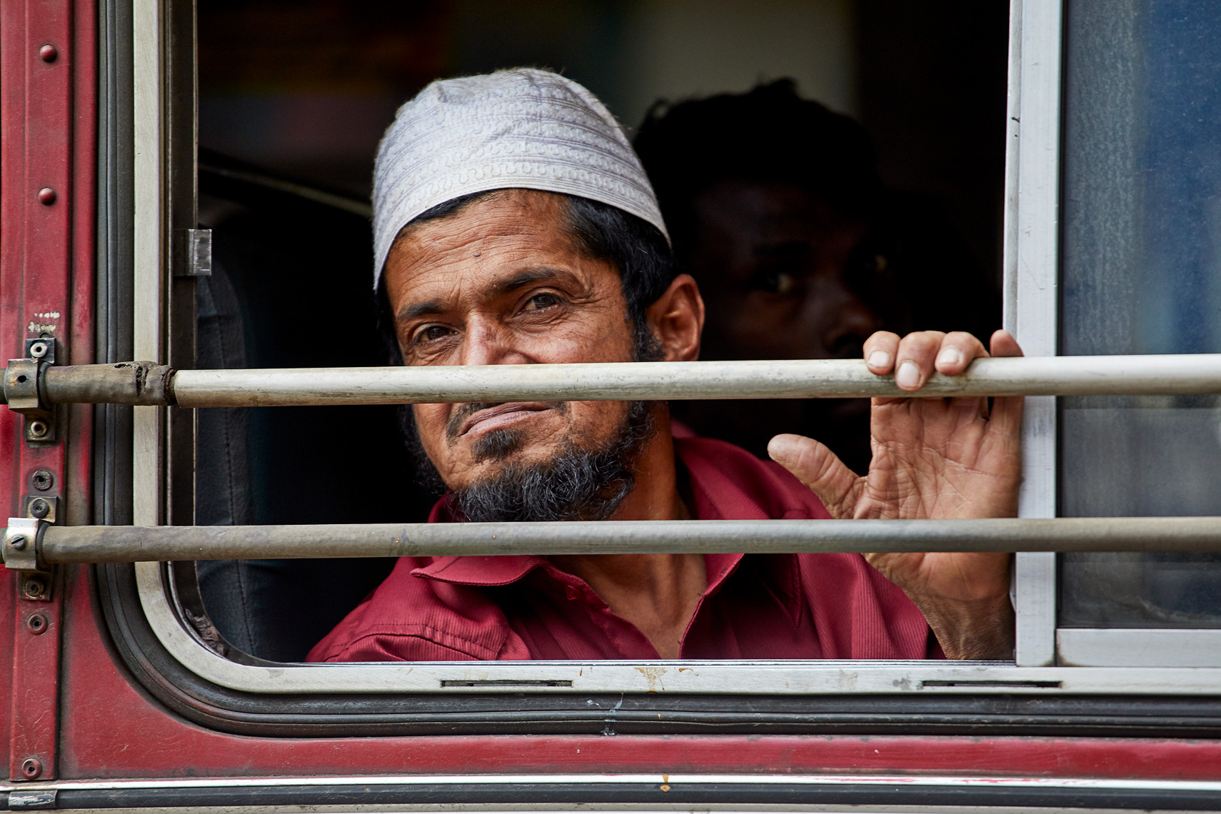 Bus-passengers-Nuwara-Eliya-Sri-Lanka-web-2