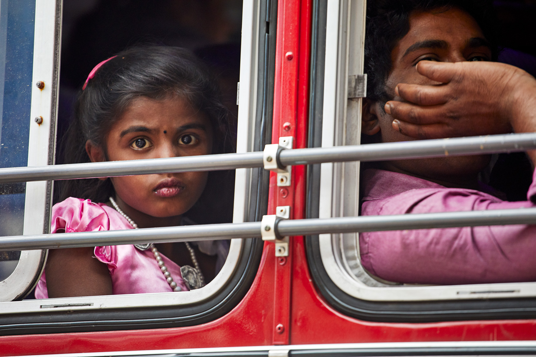 Bus-passengers-Nuwara-Eliya-Sri-Lanka-web