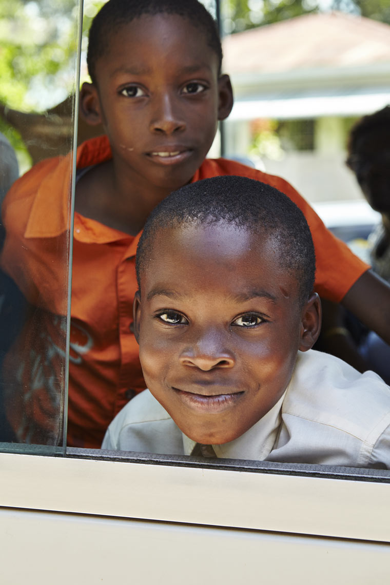 Children-on-Jehohvas-witness-bus_2