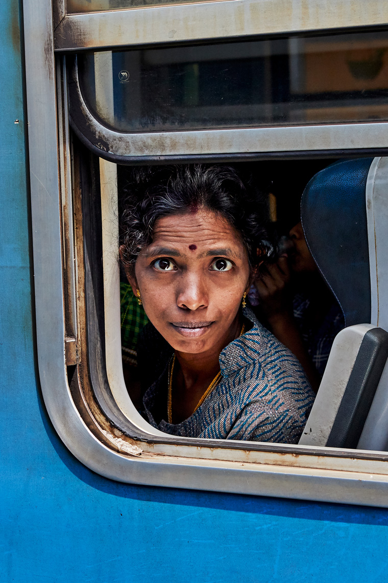 Passengers-Peradeniya-to-Nanu-Oya-train-journey-web